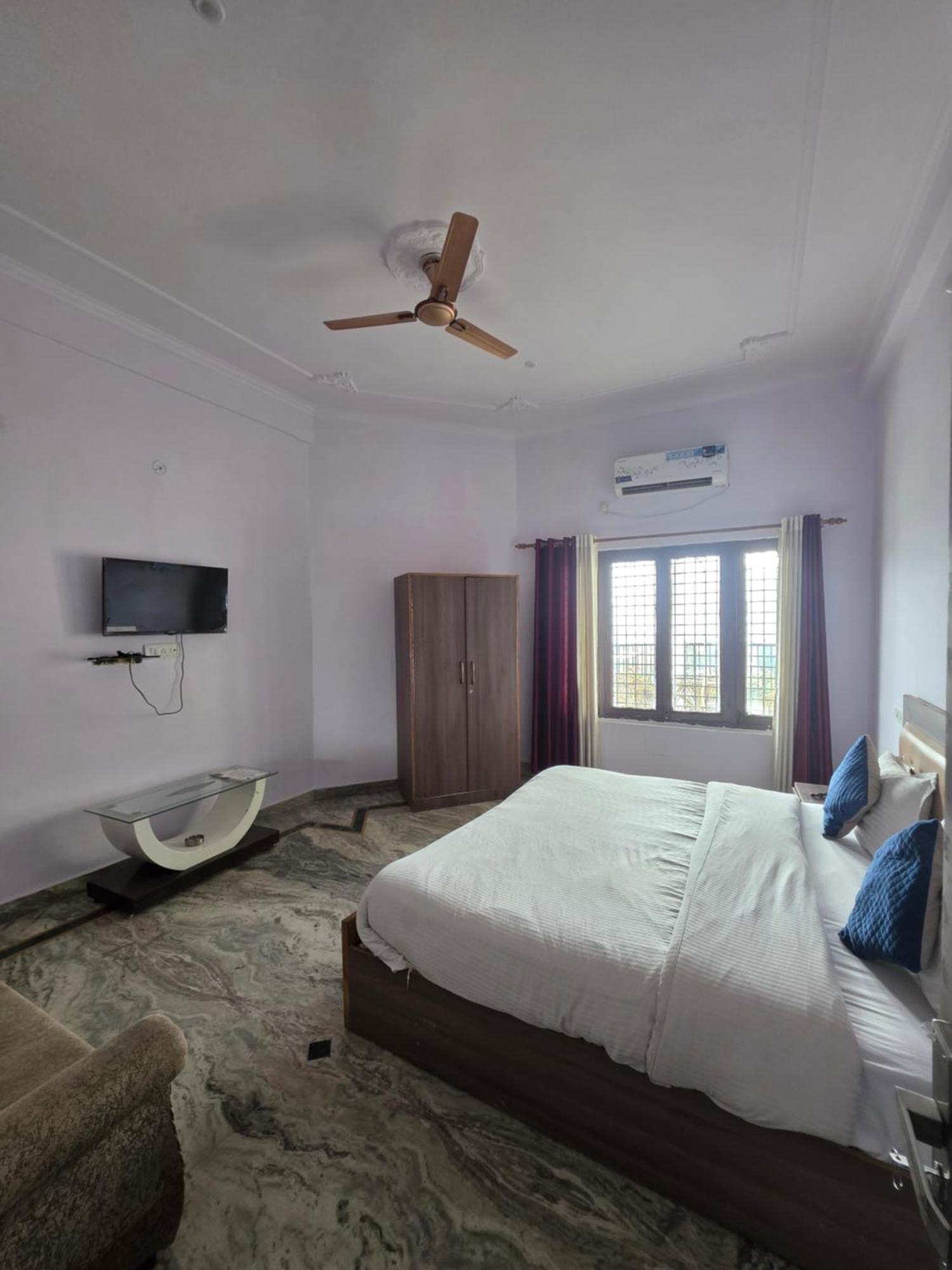 Siddhi Vinayak Hotel And Banquet Bhīm Tāl エクステリア 写真