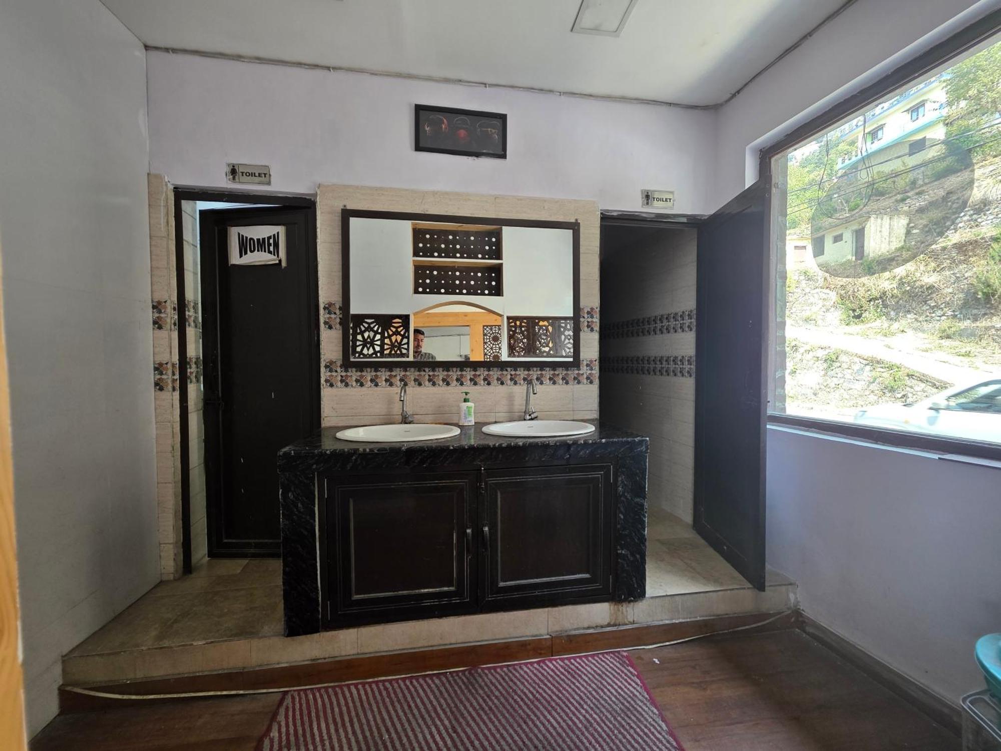 Siddhi Vinayak Hotel And Banquet Bhīm Tāl エクステリア 写真